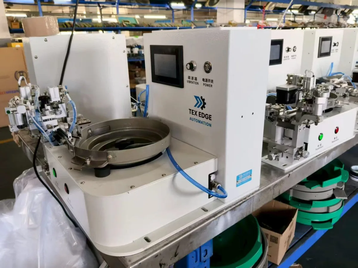 Automatic Button Feeding Device